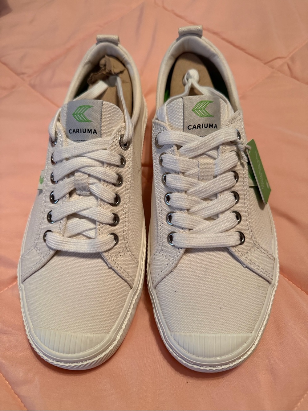 Cariuma Womens White Canvas Low-Top Sneakers with Green Logo Accent Size 10 New